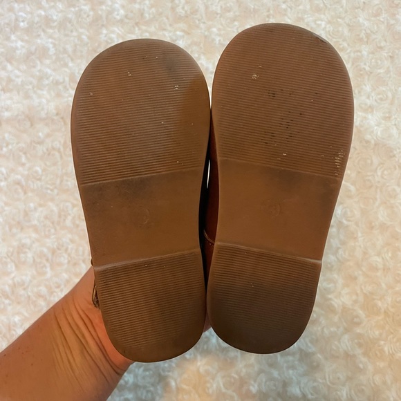 Brown scalloped leather dress shoes - Picture 2 of 5